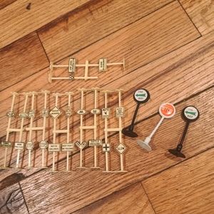 Lot Of 20 Plastic Railroad Signs Model Train Accessories